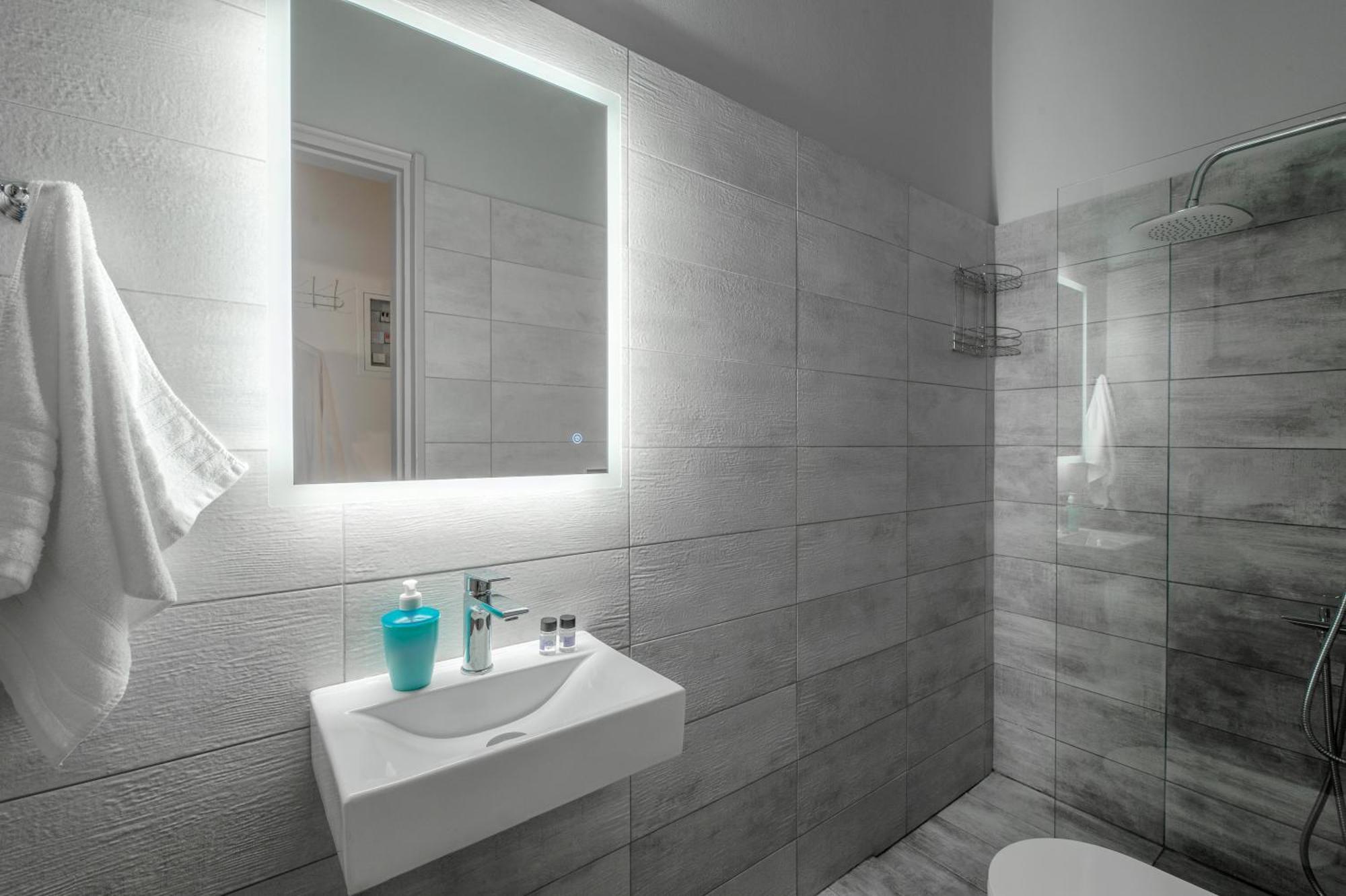 Stork Holiday Apartments - Garden & Sea View *