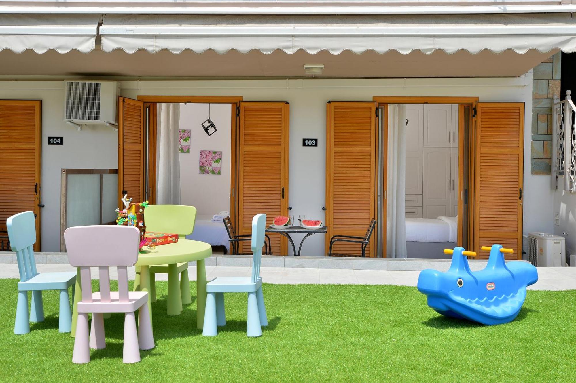 Stork Holiday Apartments - Garden & Sea View Apartament