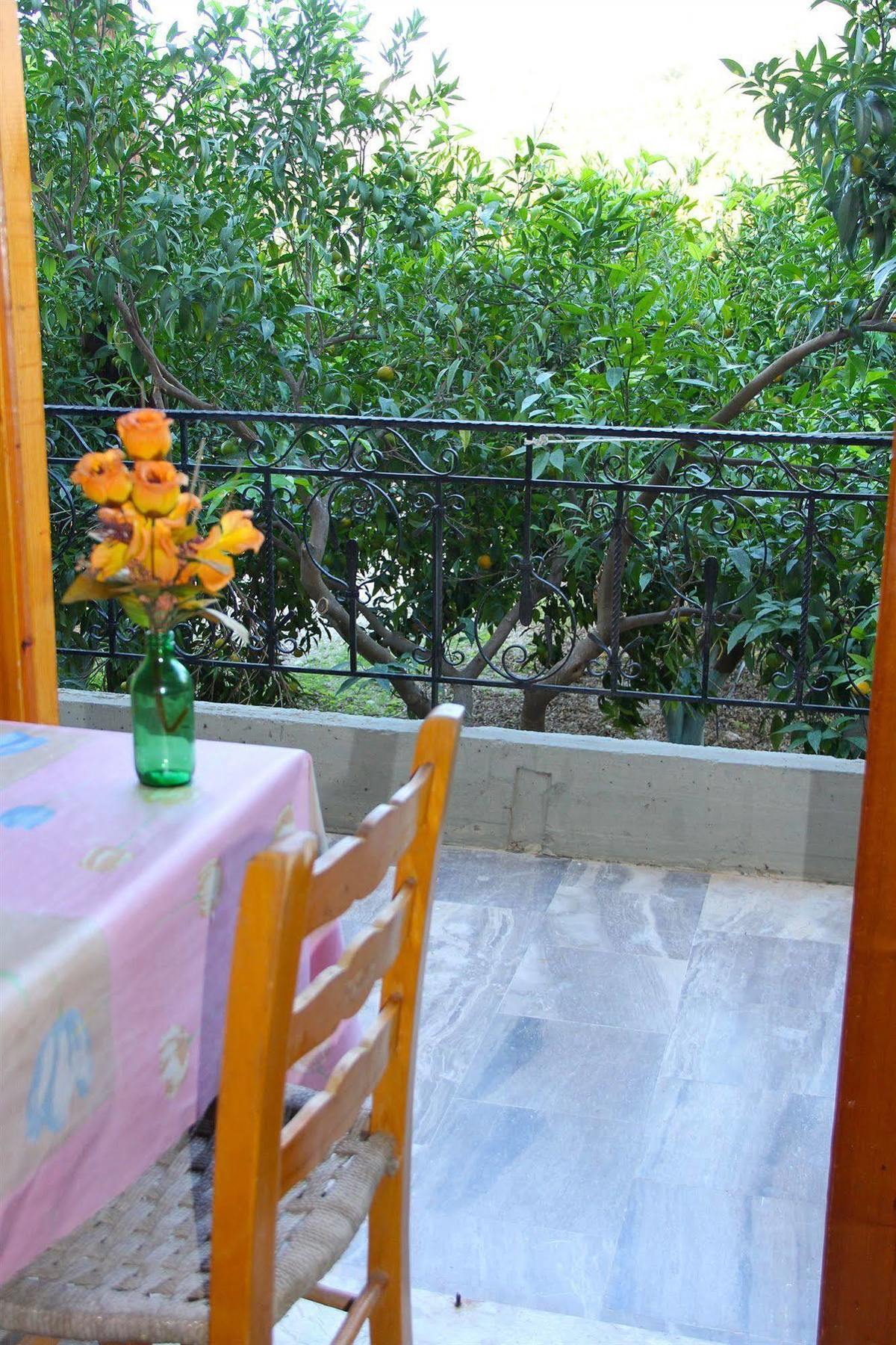 Stork Holiday Apartments - Garden & Sea View Vivári